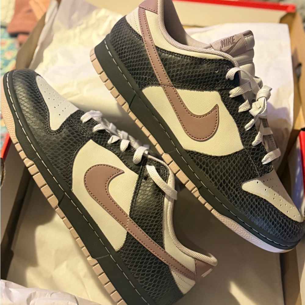 Nike Dunk Low SE in Taupe and Gray